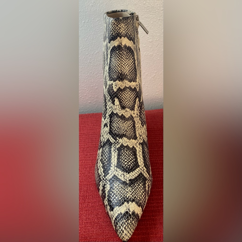 NWT…MARC FISHER… WOMENS SNAKE PRINT BOOTS - Picture 7 of 12